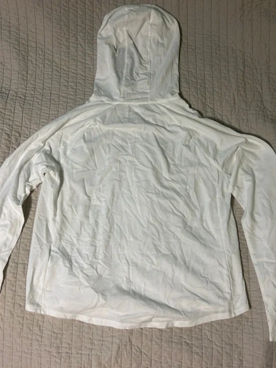 Under Armour Women’s White Hooded Performance Pullover Medium - Picture 2 of 4